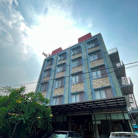 CREW EXPRESS Hotel Lubukpakam Buitenkant foto